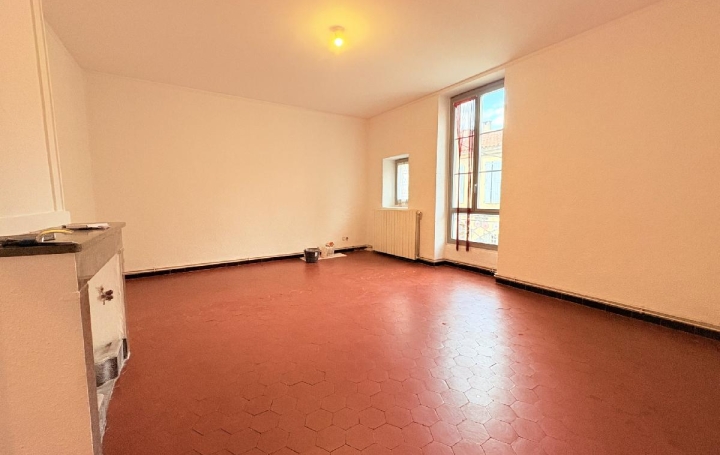 3 Pièces NIMES (30000)  66 m2 795 € 