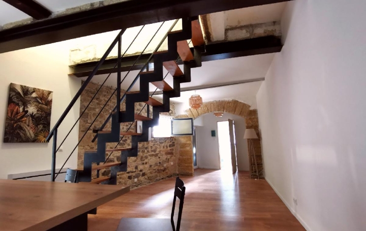 Maison / Villa GALLARGUES-LE-MONTUEUX (30660) 82 m<sup>2</sup> 870 € 