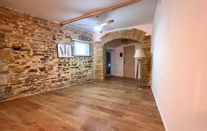 Maison GALLARGUES-LE-MONTUEUX (30660)  82 m2 870 € 