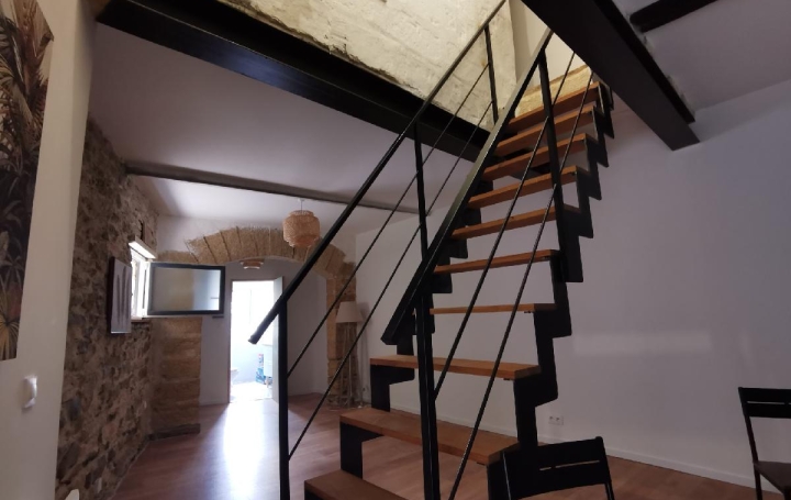 Maison GALLARGUES-LE-MONTUEUX (30660)  82 m2 870 € 