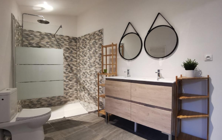 Maison GALLARGUES-LE-MONTUEUX (30660)  82 m2 870 € 