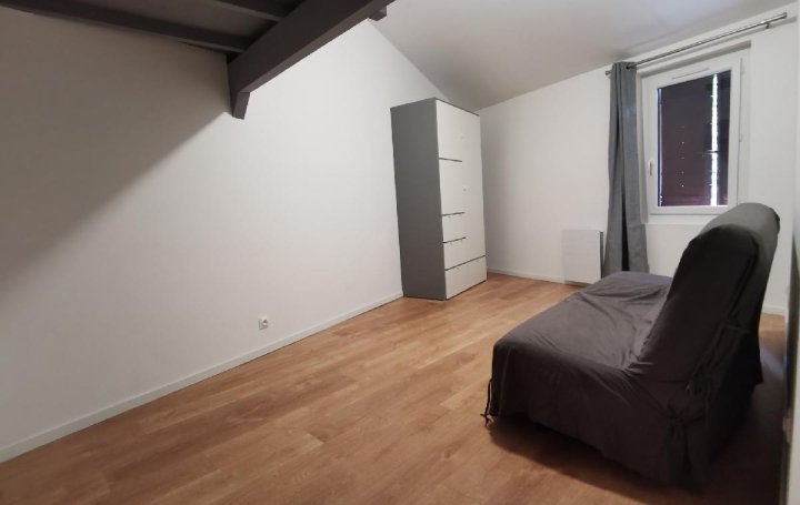 Maison GALLARGUES-LE-MONTUEUX (30660)  82 m2 870 € 