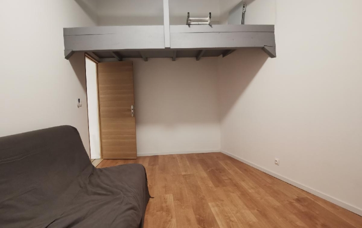 Maison GALLARGUES-LE-MONTUEUX (30660)  82 m2 870 € 