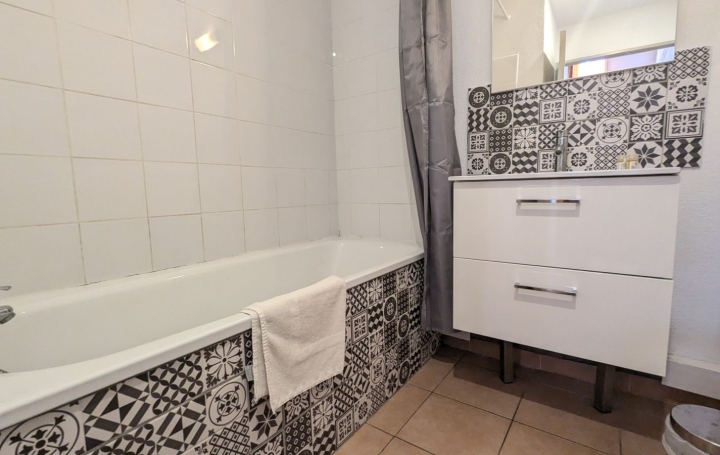 Villa GALLARGUES-LE-MONTUEUX (30660)  45 m2 133 000 € 