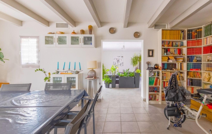 Villa AIGUES-VIVES (30670)  140 m2 462 000 € 