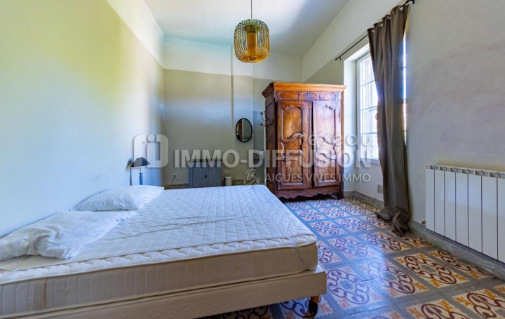 Maison de ville AIGUES-VIVES (30670)  250 m2 570 000 € 