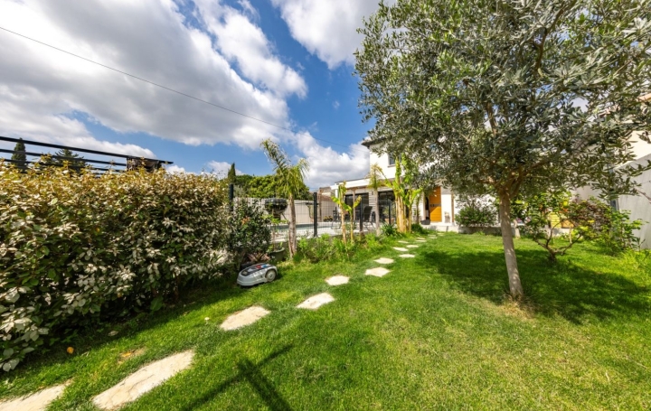 Villa AIGUES-VIVES (30670)  116 m2 435 000 € 