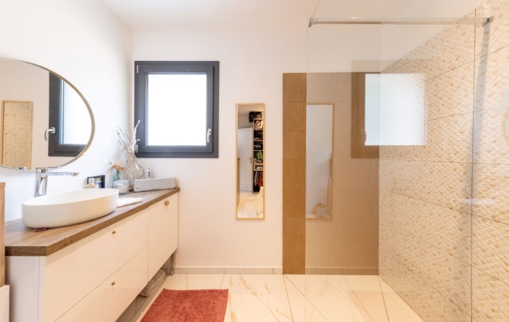 Villa AIGUES-VIVES (30670)  116 m2 435 000 € 