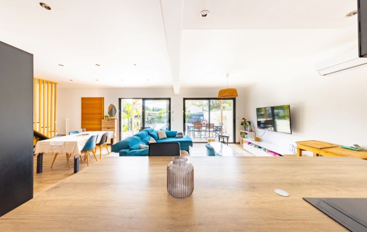 Villa AIGUES-VIVES (30670)  116 m2 435 000 € 