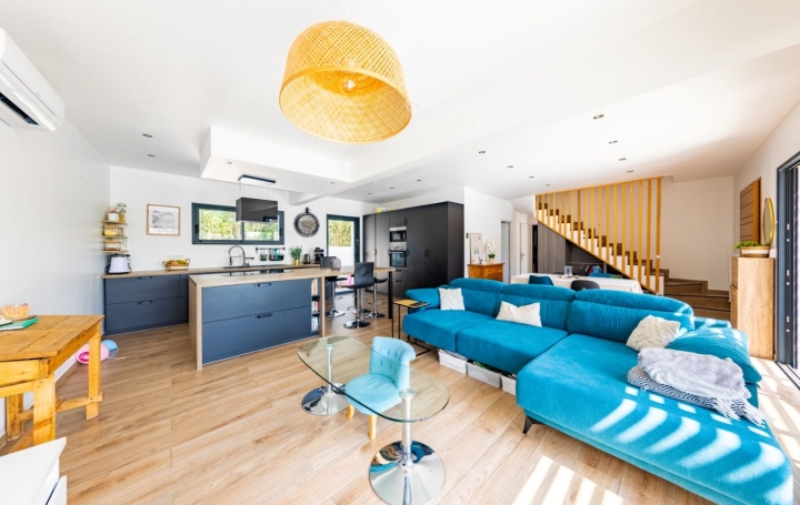 Villa AIGUES-VIVES (30670)  116 m2 435 000 € 