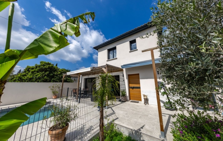Villa AIGUES-VIVES (30670)  116 m2 435 000 € 