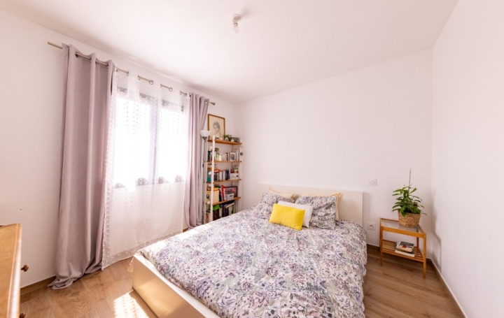 Villa AIGUES-VIVES (30670)  116 m2 435 000 € 