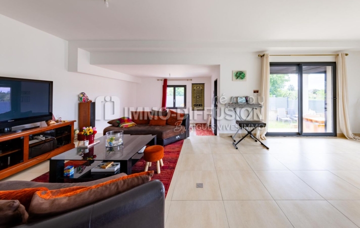 Villa AIGUES-VIVES (30670)  135 m2 374 000 € 