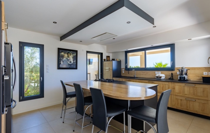 Villa SOMMIERES (30250)  144 m2 580 000 € 