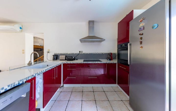 Maison GALLARGUES-LE-MONTUEUX (30660)  110 m2 369 000 € 