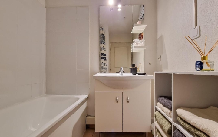 Maison GALLARGUES-LE-MONTUEUX (30660)  45 m2 128 000 € 