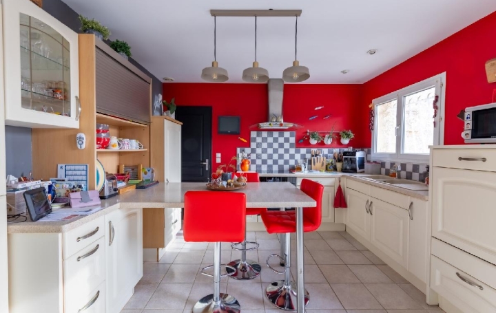 Maison GALLARGUES-LE-MONTUEUX (30660)  113 m2 460 000 € 