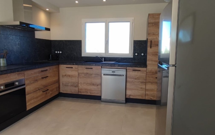 Maison SANILHAC-SAGRIES (30700)  95 m2 1 350 € 