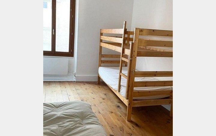 Maison PRADELLES (43420)  280 m2 1 200 € 