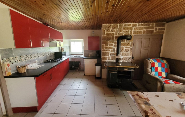 Maison LACHAPELLE-GRAILLOUSE (07470)  100 m2 480 € 
