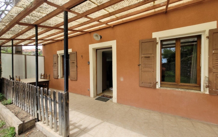 Studio PRADELLES (43420)  61 m2 360 € 