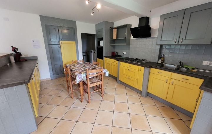 Studio PRADELLES (43420)  61 m2 360 € 