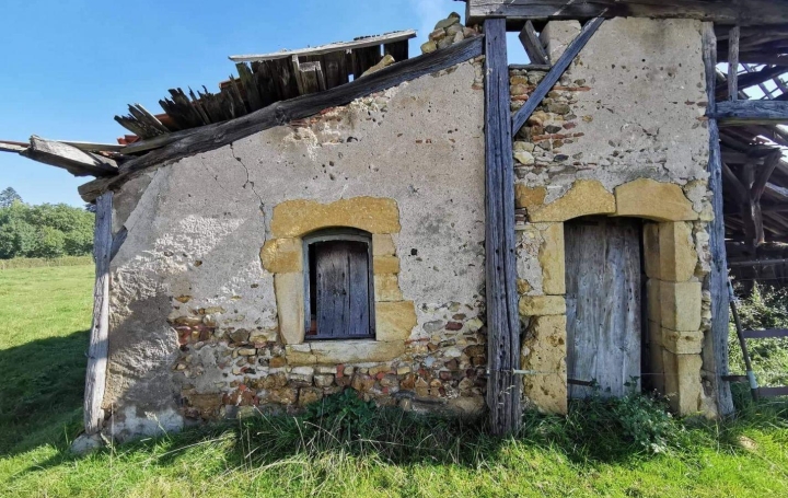 Maison SAINT-NIZIER-SOUS-CHARLIEU (42190)  250 m2 89 000 € 