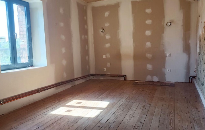 Maison SAIL-LES-BAINS (42310)  210 m2 129 000 € 