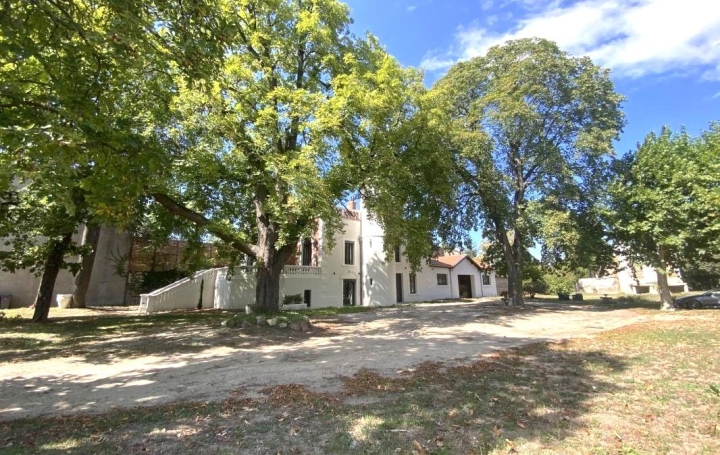 Propriété SAINT-CYPRIEN (42160)  254 m2 549 000 € 