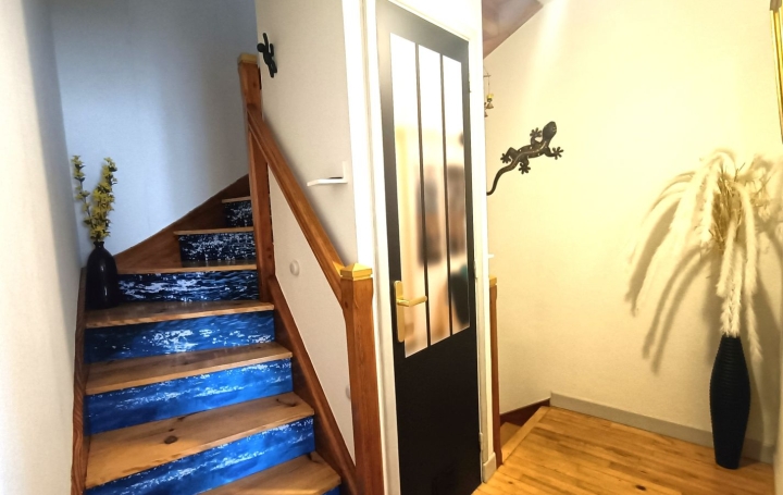 2 Pièces CREMEAUX (42260)  61 m2 58 000 € 
