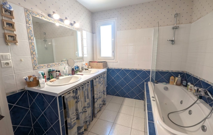 Maison CORDELLE (42123)  169 m2 285 000 € 