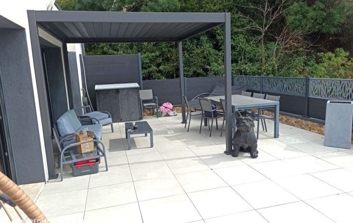 Villa SAINT-GENEST-LERPT (42530)  101 m2 315 000 € 