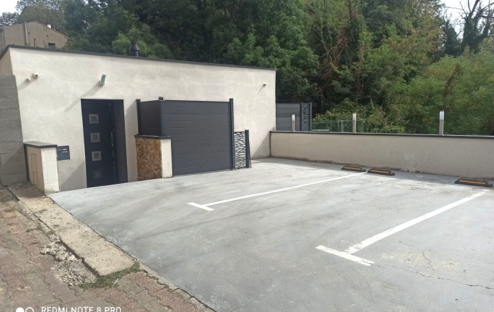 Villa SAINT-GENEST-LERPT (42530)  101 m2 315 000 € 