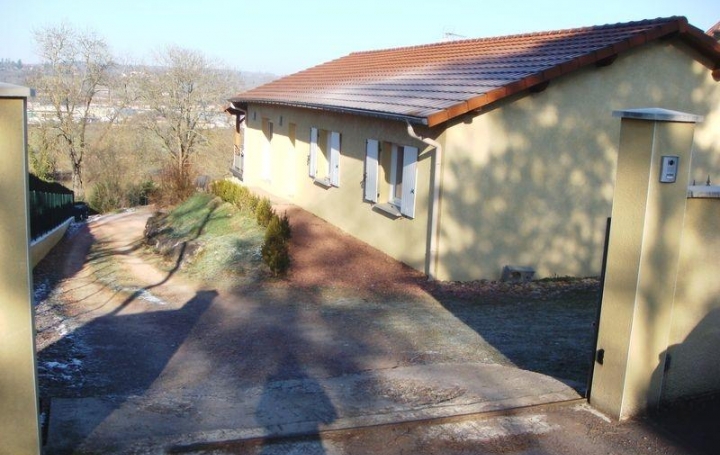 Réseau Immo-diffusion : Maison  CHARLIEU  130 m2 179 000 € 