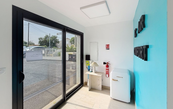 Local commercial BESSAN (34550)  83 m2 1 335 € 