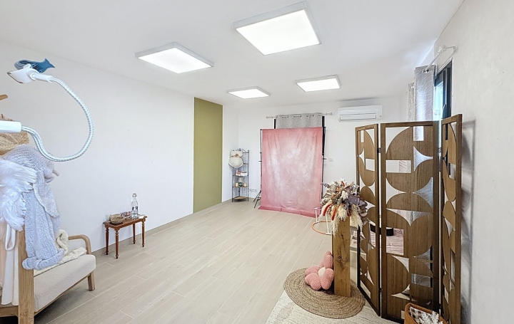 Local commercial BESSAN (34550)  83 m2 1 335 € 