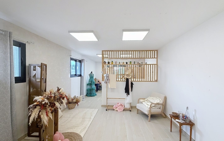 Local commercial BESSAN (34550)  83 m2 1 335 € 