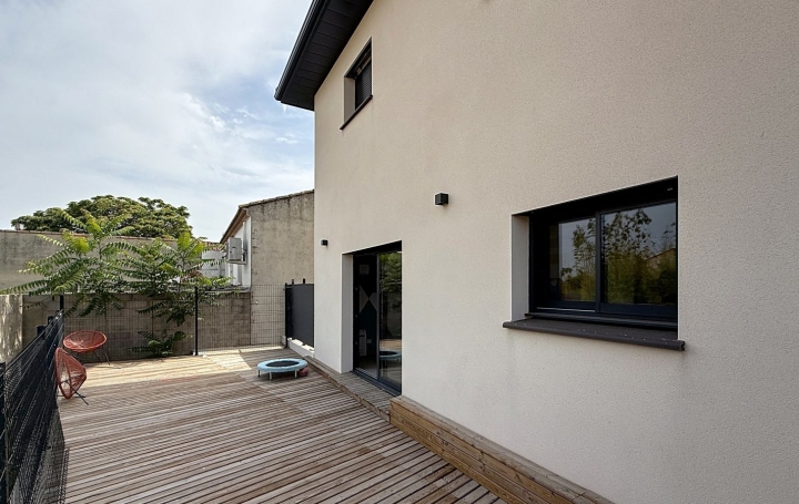 Local commercial BESSAN (34550)  83 m2 1 335 € 