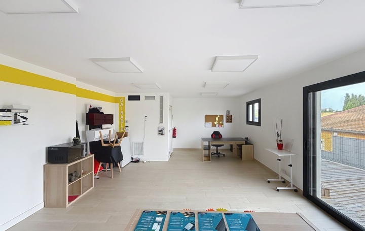 Local commercial BESSAN (34550)  83 m2 1 335 € 