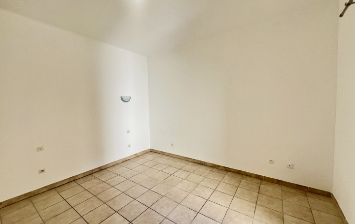 3 Pièces BESSAN (34550)  72 m2 1 013 € 