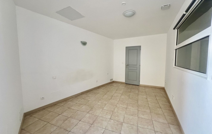 2 Pièces BESSAN (34550)  41 m2 733 € 