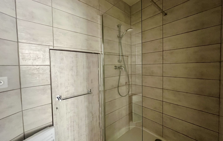 2 Pièces BESSAN (34550)  41 m2 733 € 