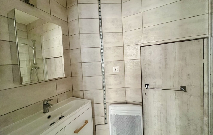 2 Pièces BESSAN (34550)  41 m2 733 € 