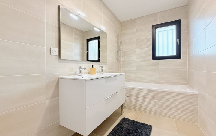 Villa BESSAN (34550)  100 m2 1 790 € 