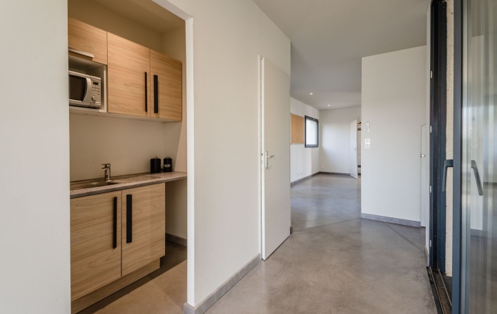 Local d'activité MONTBLANC (34290)  119 m2 1 410 € 