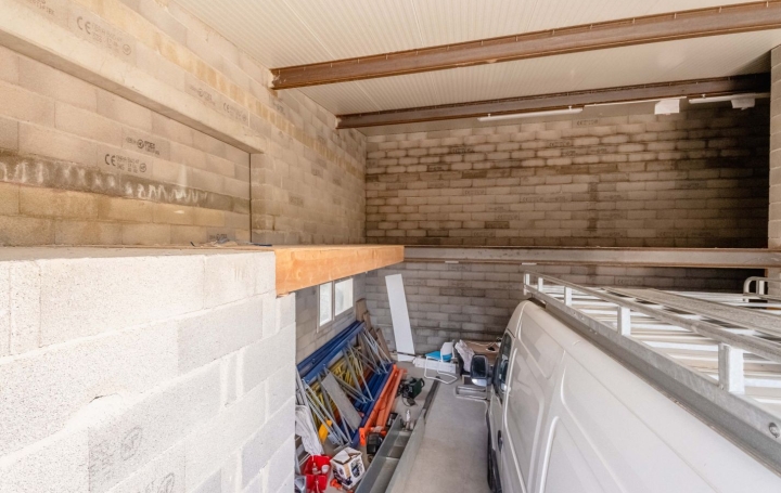 Garage MONTBLANC (34290)  65 m2 750 € 