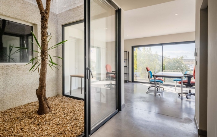 Autre MONTBLANC (34290) 184 m<sup>2</sup> 1 900 € 