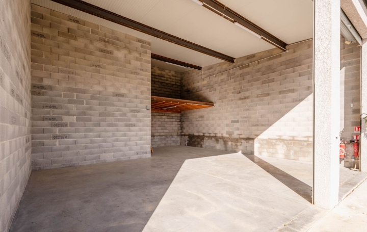 Local d'activité MONTBLANC (34290)  184 m2 1 900 € 