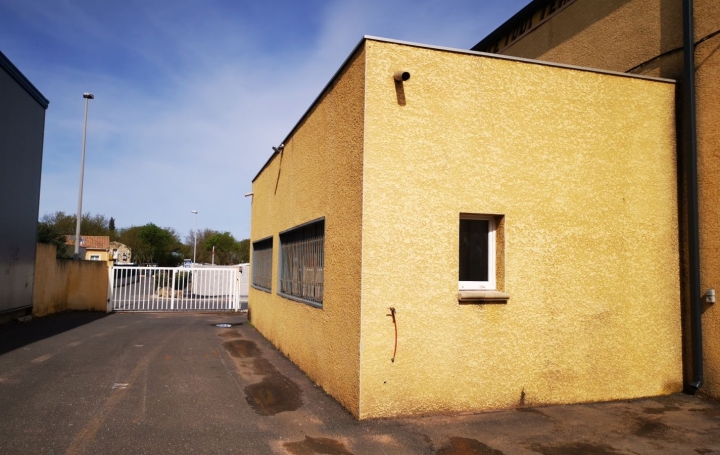 Local commercial SAINT-THIBERY (34630)  70 m2 740 € 