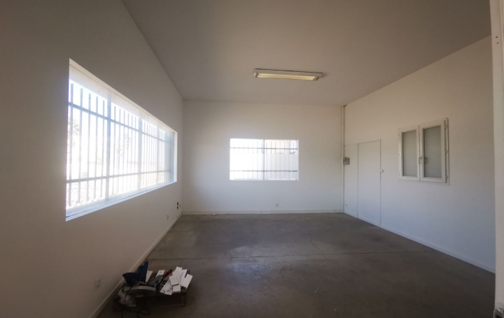 Local commercial SAINT-THIBERY (34630)  70 m2 740 € 